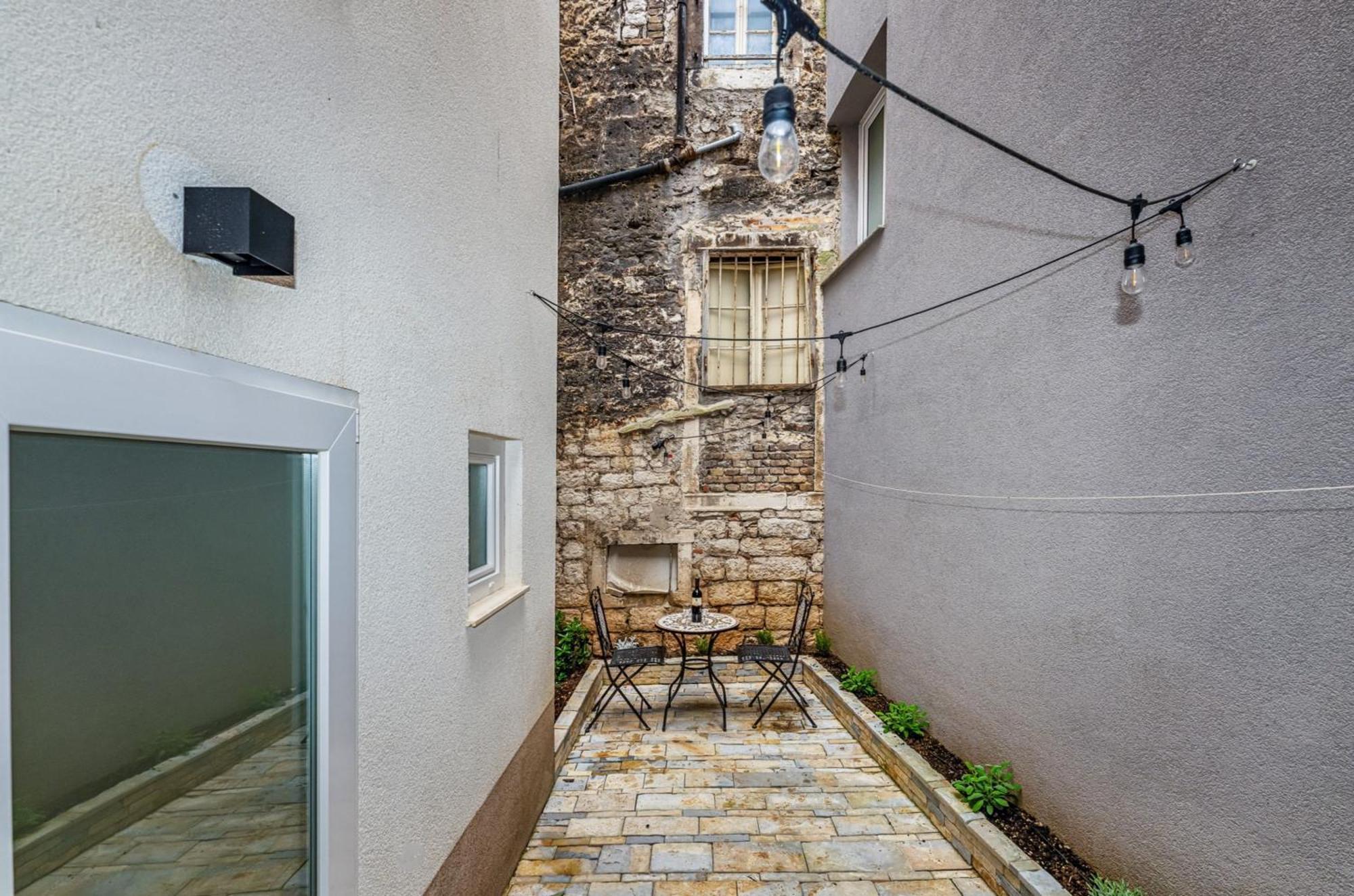 Samm Apartments שיבניק מראה חיצוני תמונה