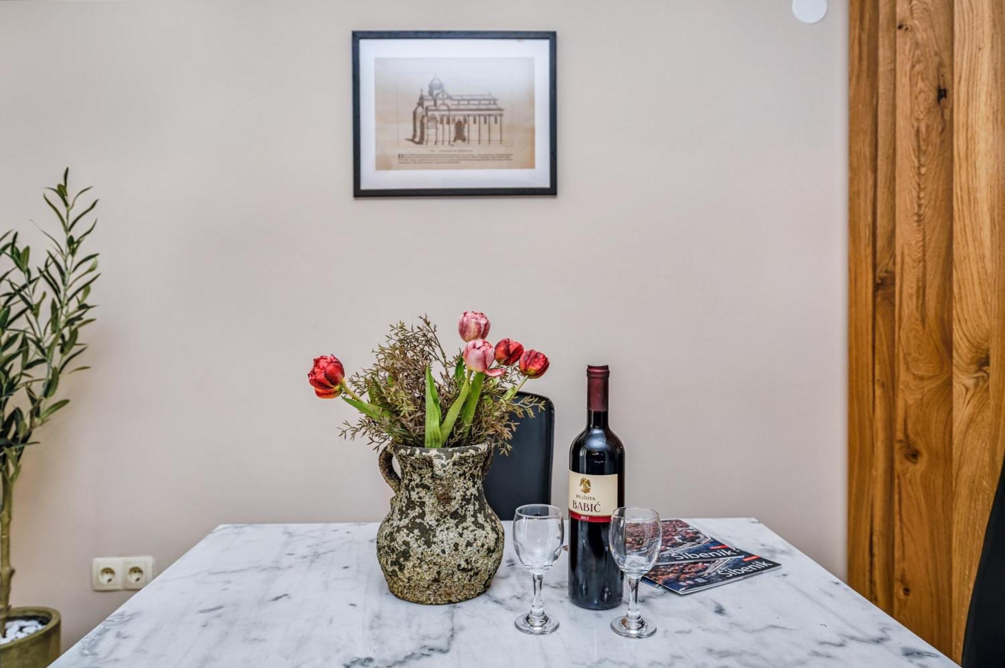 Samm Apartments שיבניק מראה חיצוני תמונה