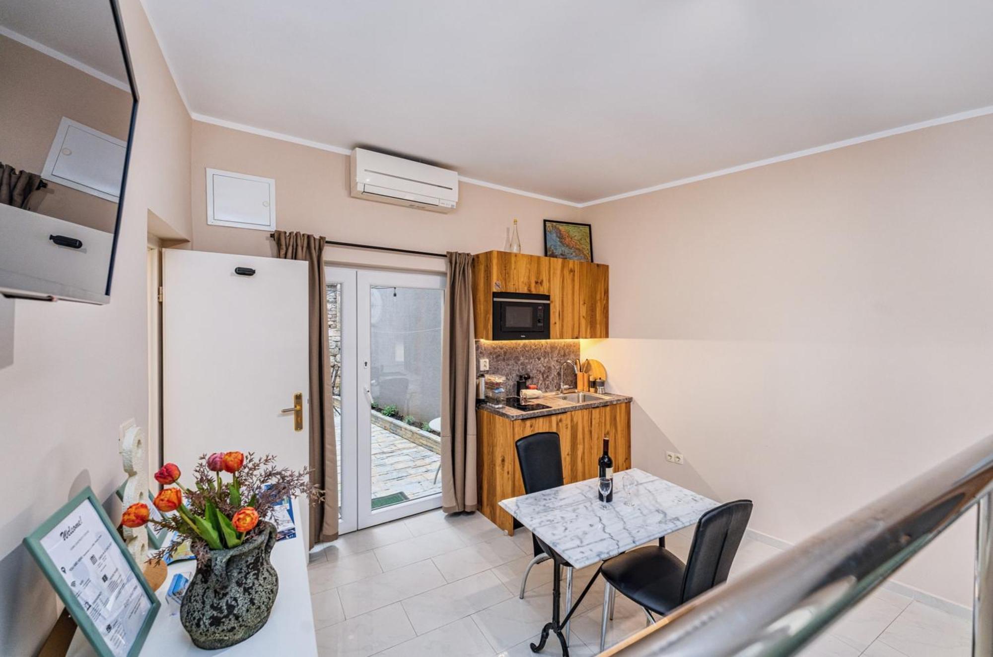 Samm Apartments שיבניק מראה חיצוני תמונה