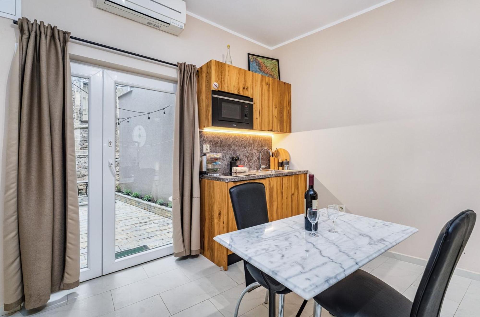 Samm Apartments שיבניק מראה חיצוני תמונה