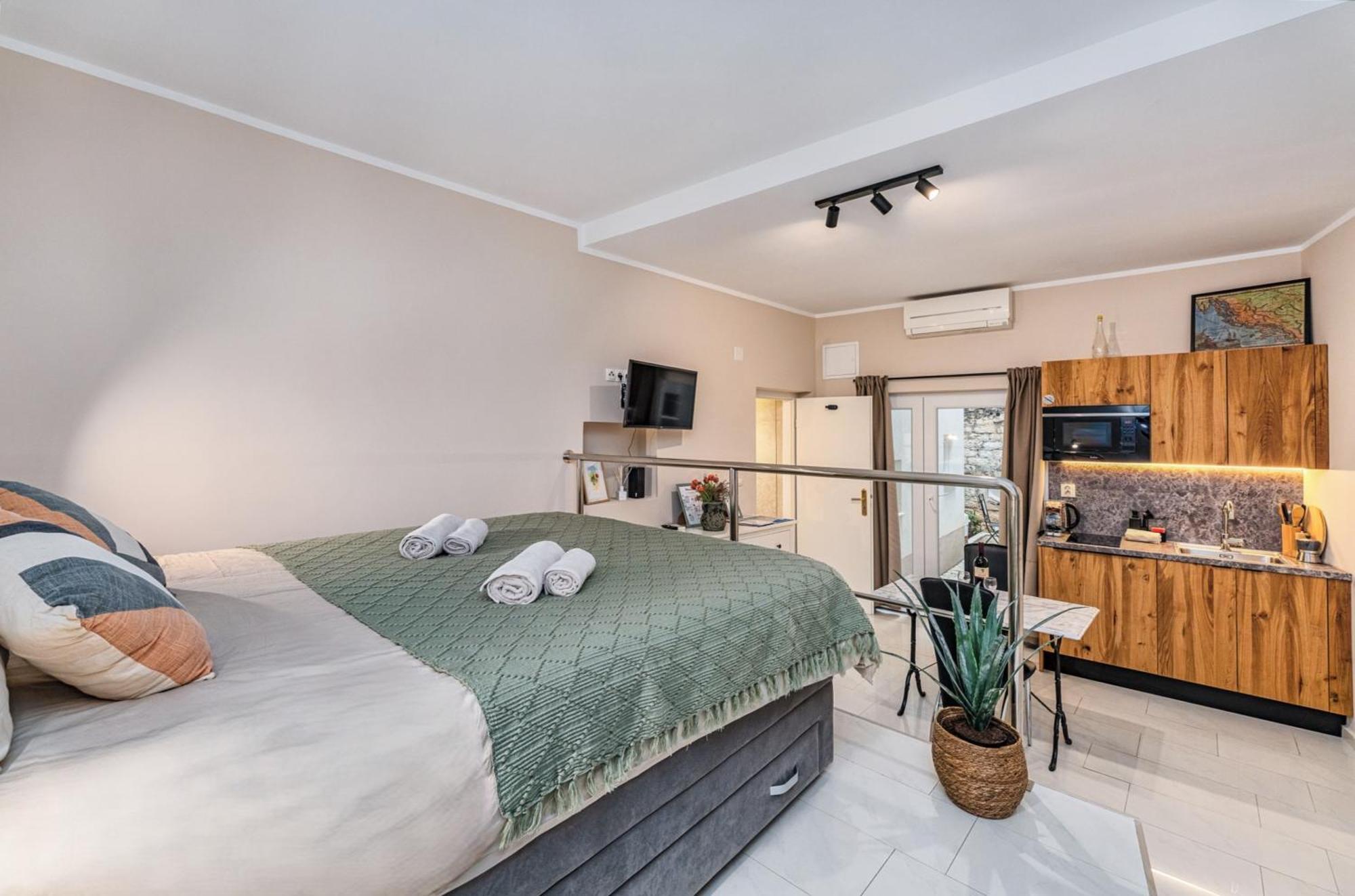 Samm Apartments שיבניק מראה חיצוני תמונה