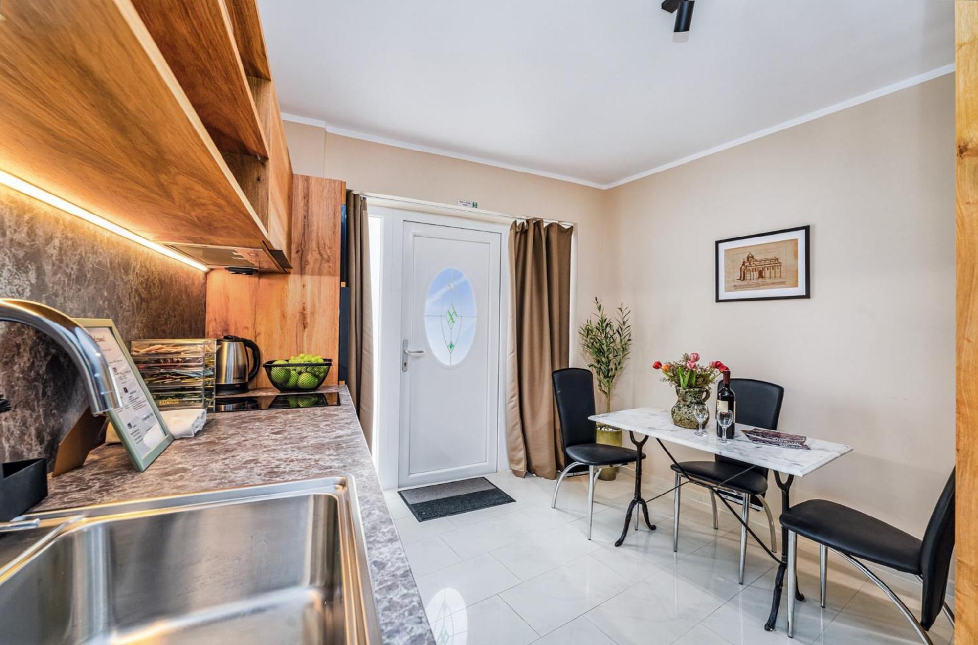 Samm Apartments שיבניק מראה חיצוני תמונה
