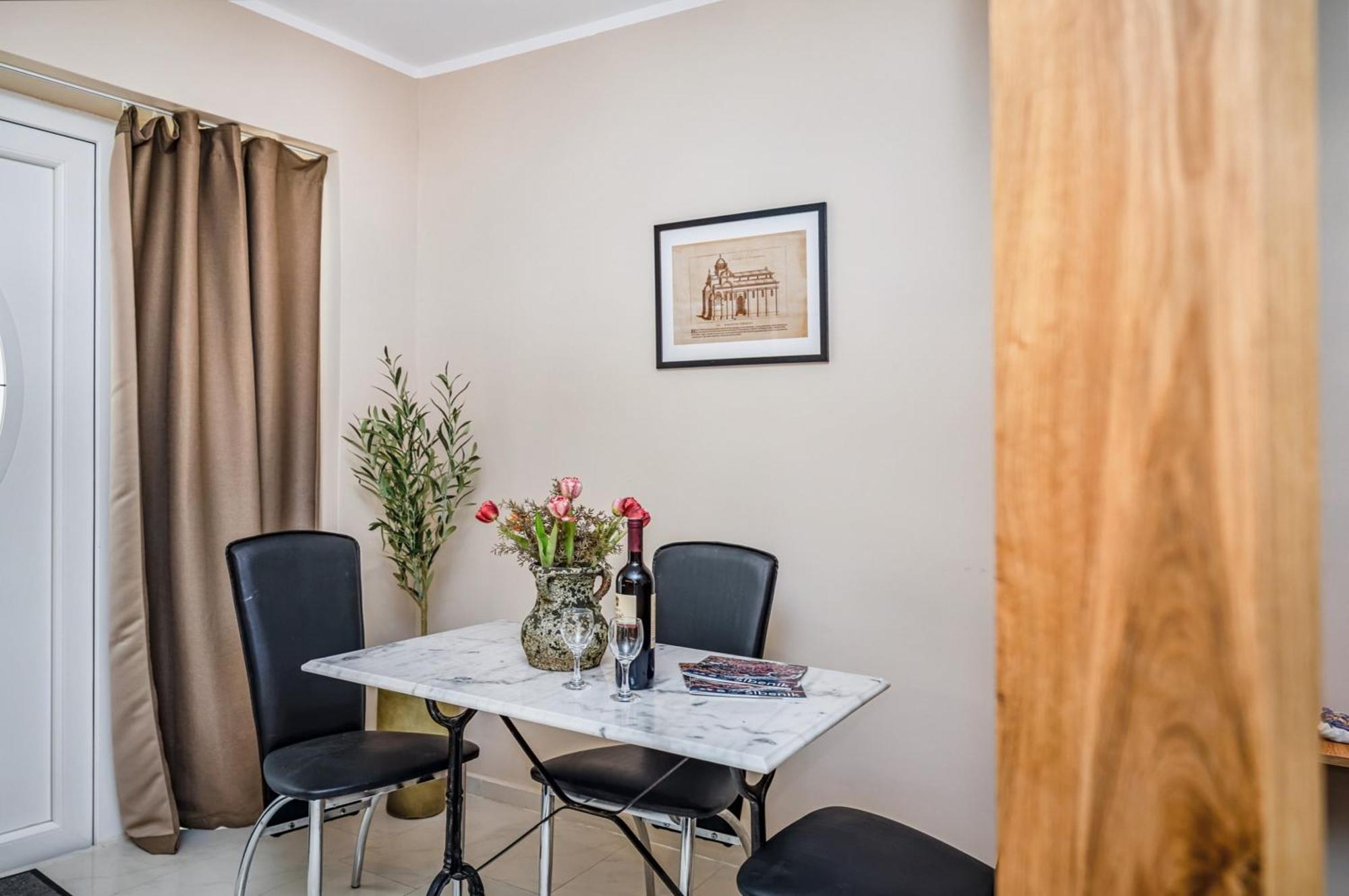 Samm Apartments שיבניק מראה חיצוני תמונה