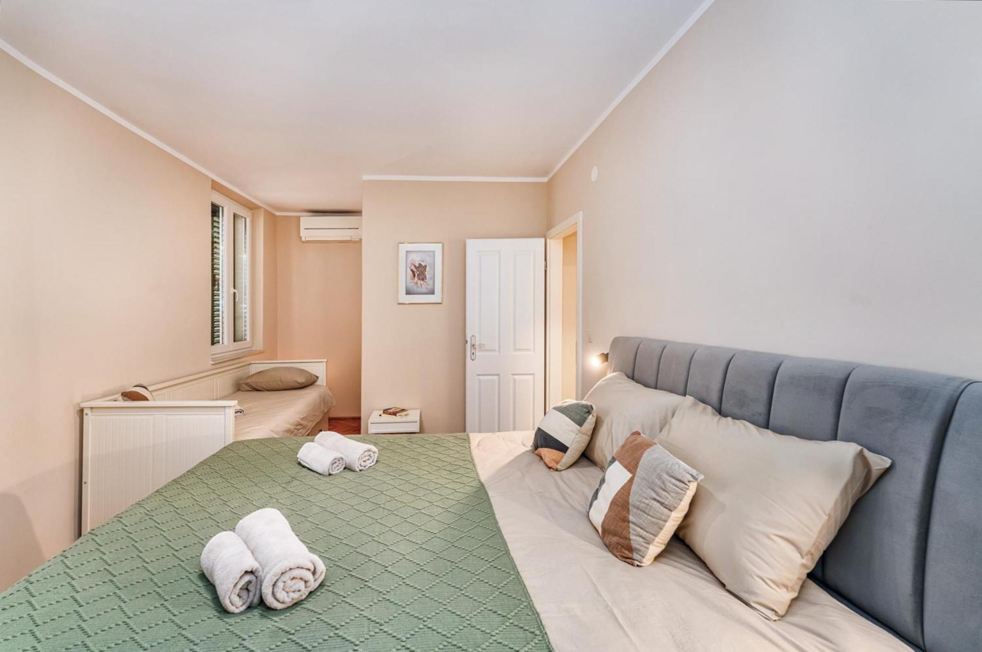 Samm Apartments שיבניק מראה חיצוני תמונה