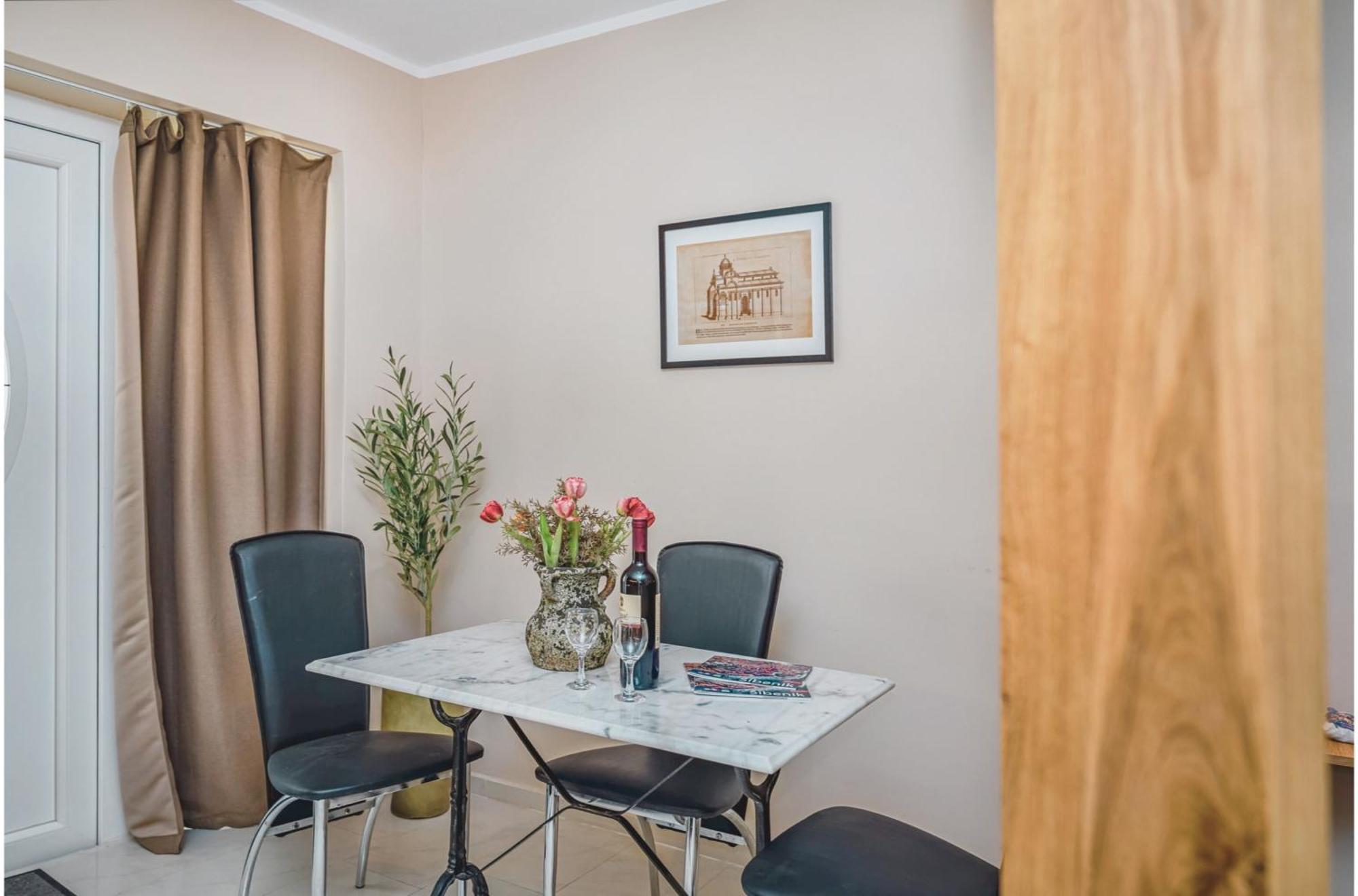 Samm Apartments שיבניק מראה חיצוני תמונה